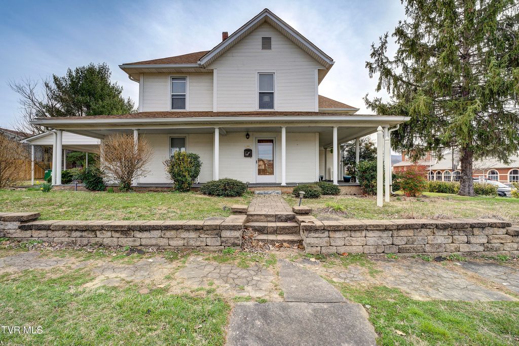 Photo of 206 2nd Street, Erwin, TN 37650 (MLS # 9985784)