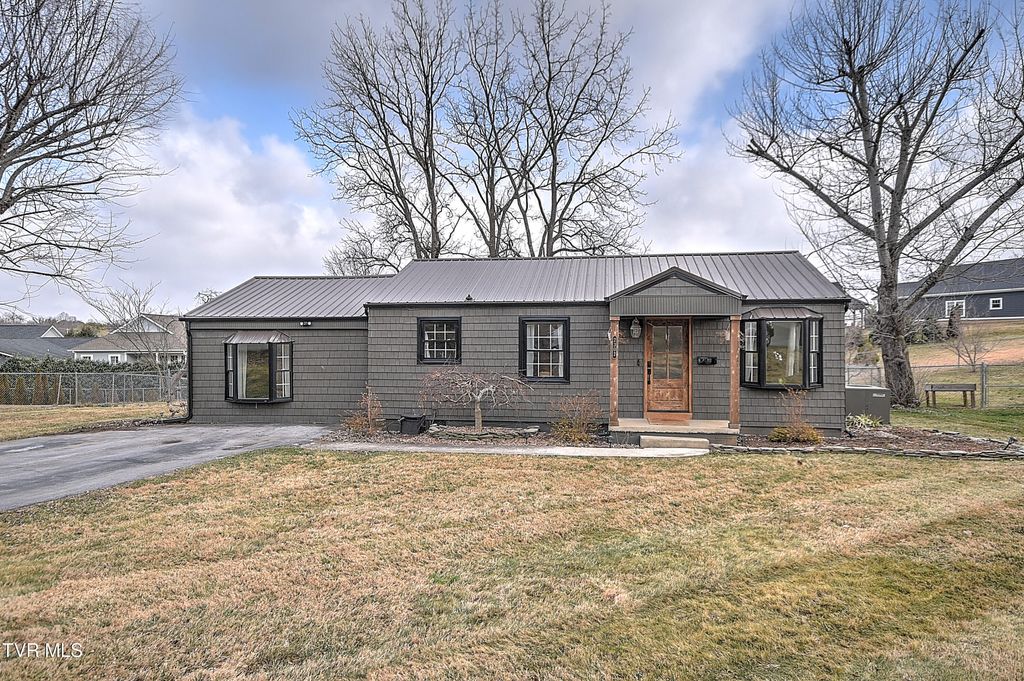 Photo of 2302 Princeton Lane, Johnson City, TN 37601 (MLS # 9991511)