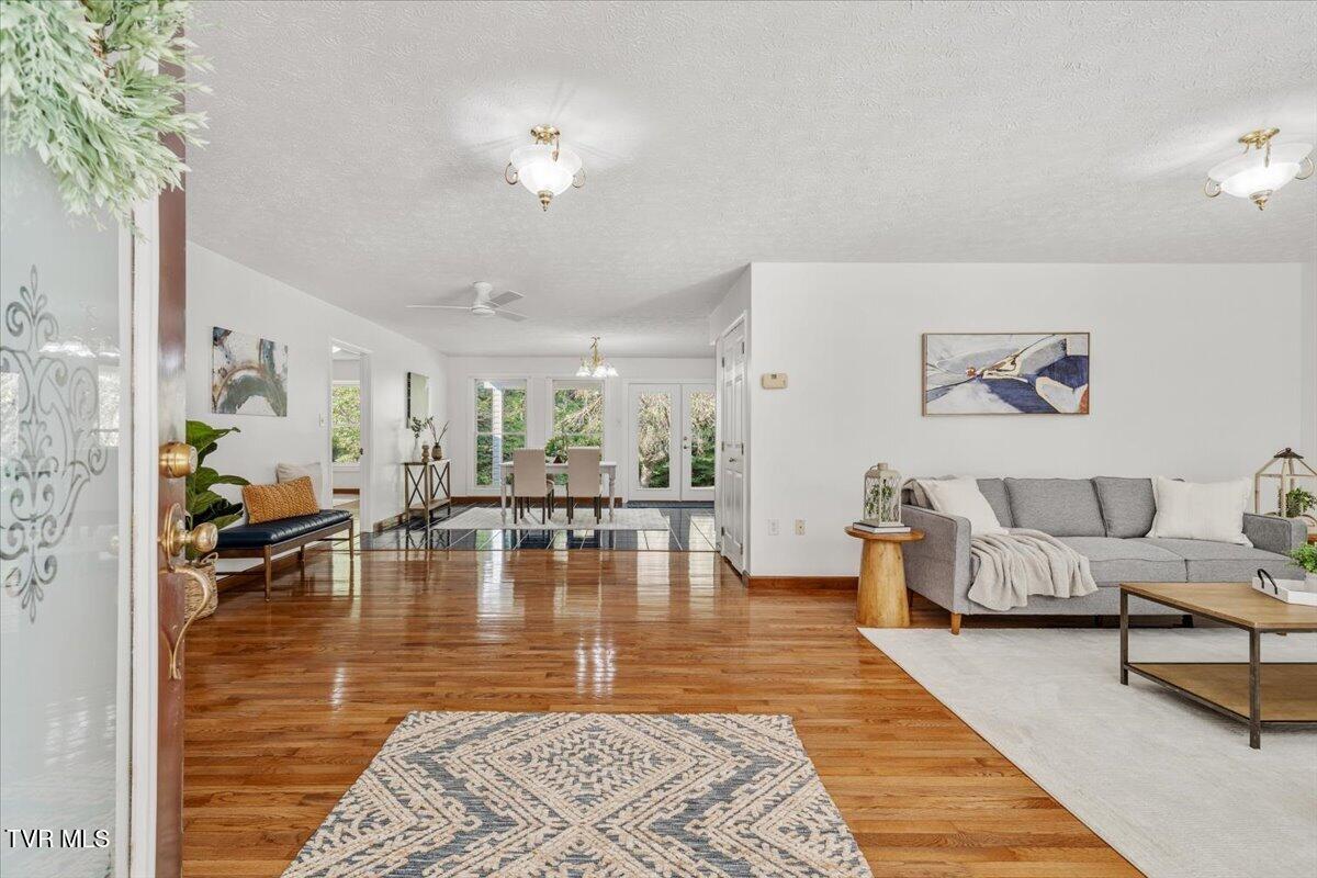 1296 Mountain View Road