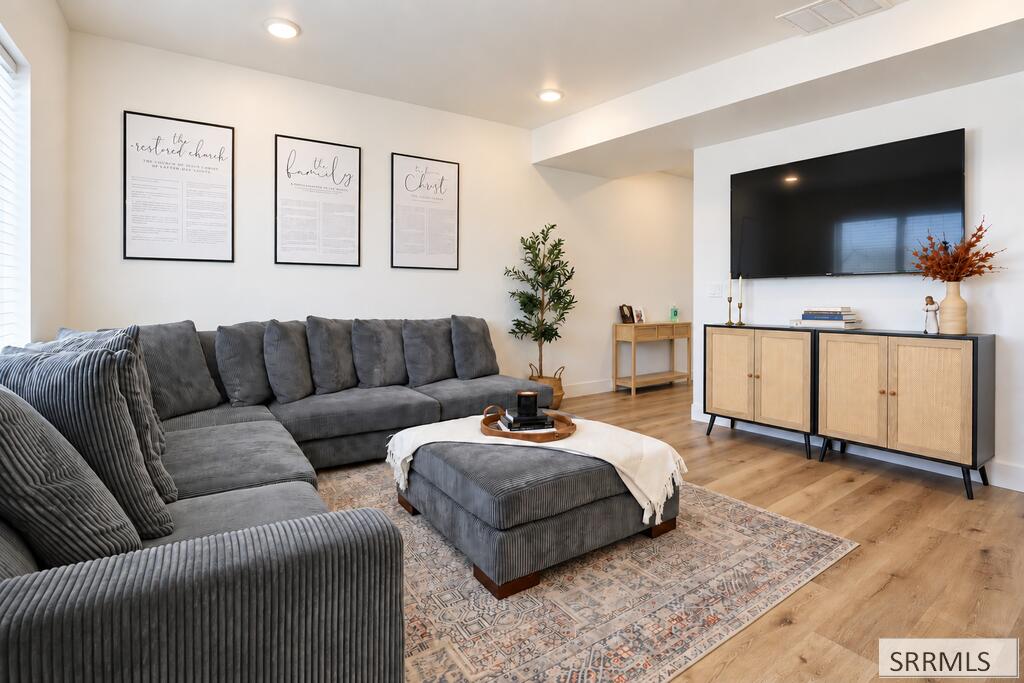 1122 Ashlyn Wy 1