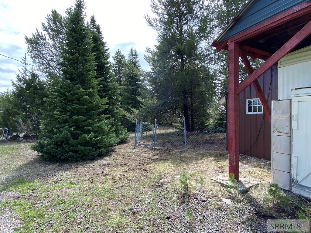 3423 Oakwood Drive, ISLAND PARK, Idaho image 2