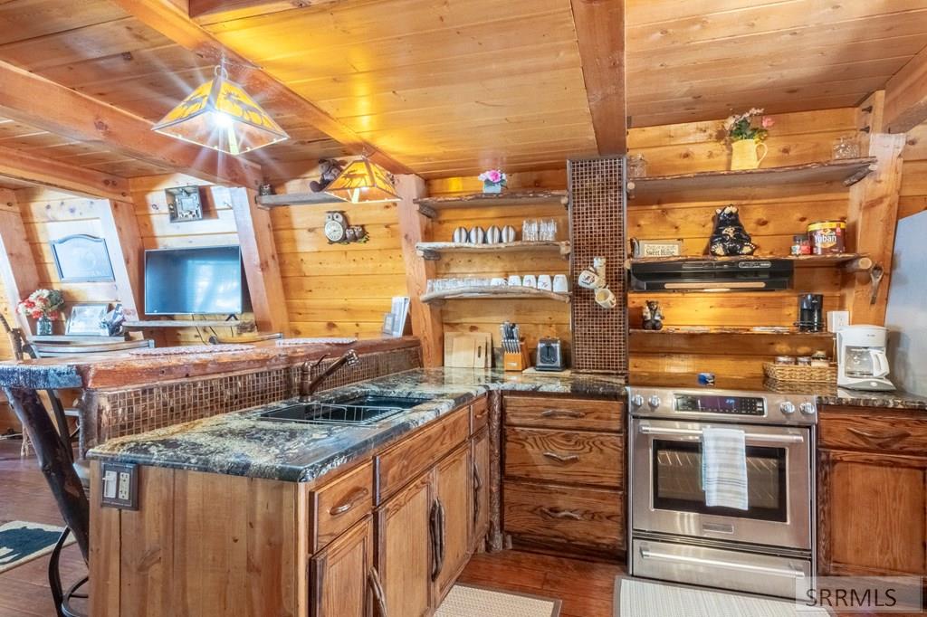 3528 Pine Cone Drive, ISLAND PARK, Idaho image 9