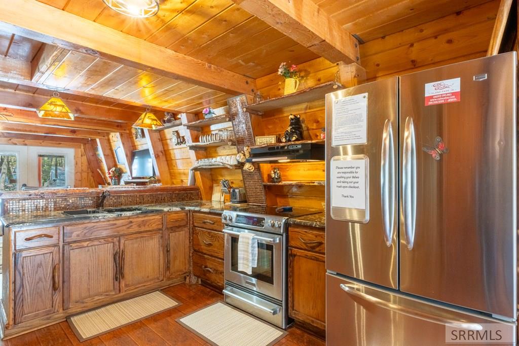 3528 Pine Cone Drive, ISLAND PARK, Idaho image 8