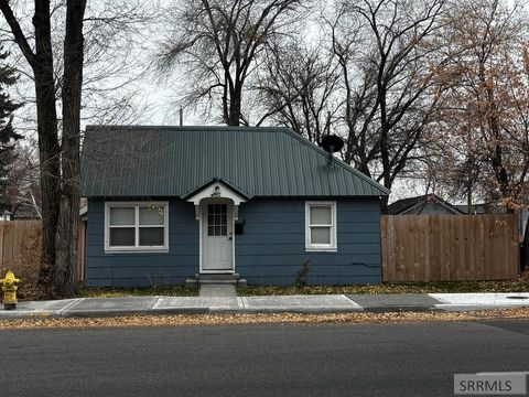 Photo of 692 Lomax Street, IDAHO FALLS, ID 83401 (MLS # 2180813)