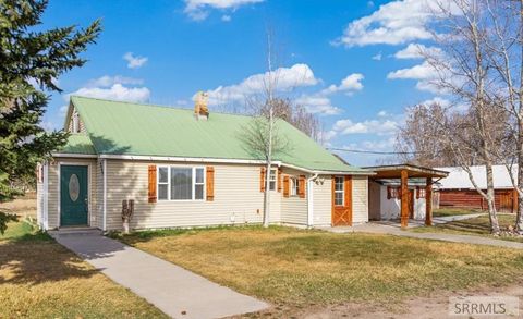 Homes For Sale - 3384 W 6800 S<br/> REXBURG, ID 83440