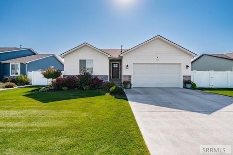 Photo of 657 Waylend St, IDAHO FALLS, ID 83402 (MLS # 2179898) Photo of 657 Waylend St, IDAHO FALLS, ID 83402 (MLS # 2179898)