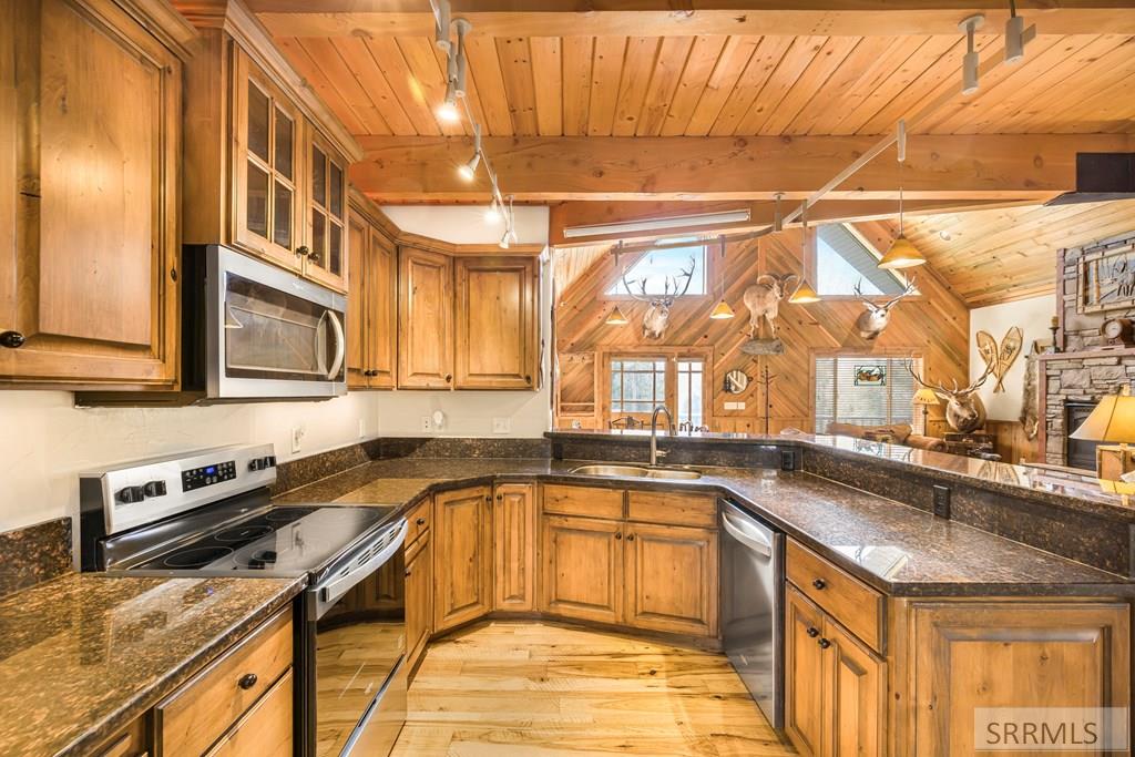 1682 Mountain Laurel Drive, ASHTON, Idaho image 12
