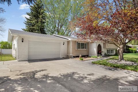 Photo of 2374 Belmont Avenue, IDAHO FALLS, ID 83404 (MLS # 2186305)