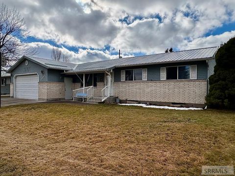 Photo of 2334 E 1st Street, IDAHO FALLS, ID 83401 (MLS # 2182288)