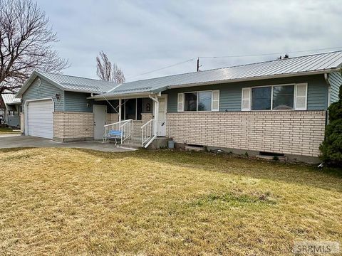 Photo of 2334 E 1st Street, IDAHO FALLS, ID 83401 (MLS # 2182288)