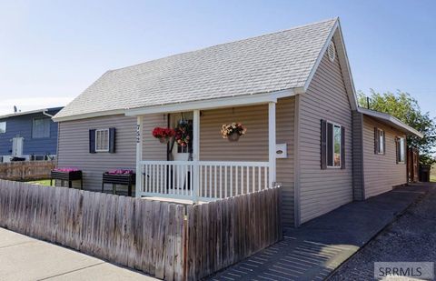 Photo of 752 Cleveland Street, IDAHO FALLS, ID 83401 (MLS # 2186410)