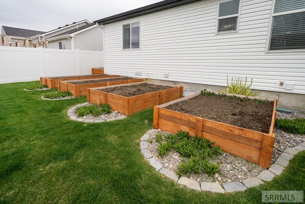 671 Roxbury St, IDAHO FALLS, Idaho image 42