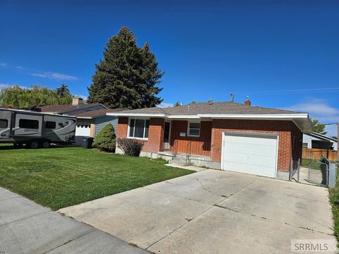 Photo of 559 E 16th Street, IDAHO FALLS, ID 83404 (MLS # 2179969) Photo of 559 E 16th Street, IDAHO FALLS, ID 83404 (MLS # 2179969)