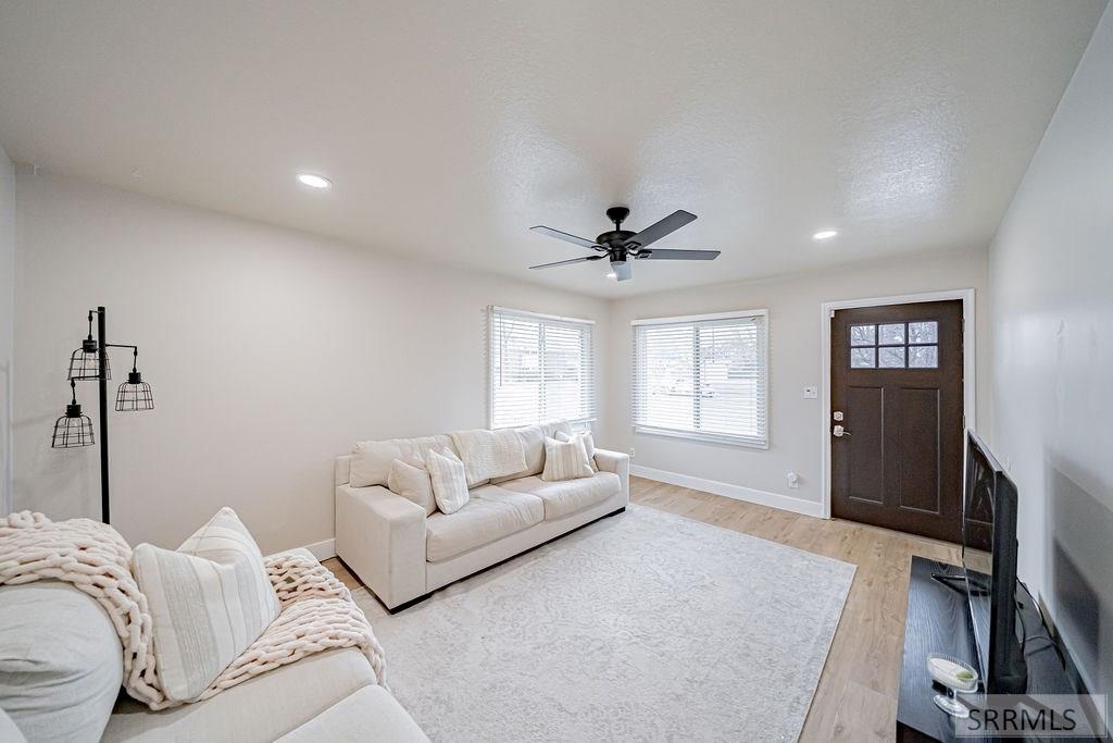 696 Gladstone Street