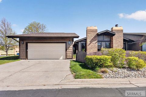 Photo of 1301 Laurel Drive, IDAHO FALLS, ID 83401 (MLS # 2185256)