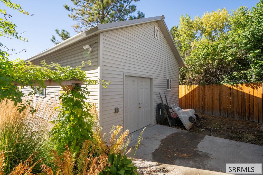 733 Hansen Avenue