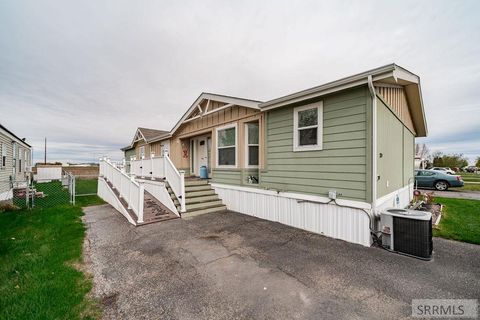 Photo of 2139 N Pinewood Drive, IDAHO FALLS, ID 83401 (MLS # 2185631)