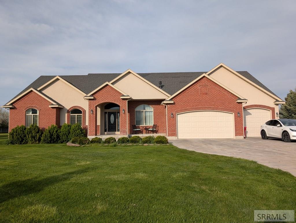 9232 N Mapleview Drive