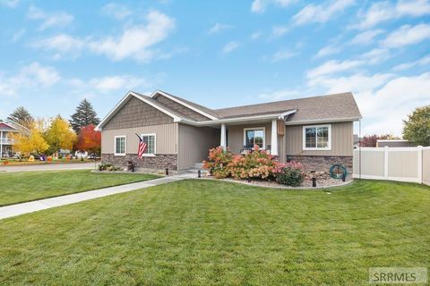 Photo of 585 Chesterfield Lane, IDAHO FALLS, ID 83402 (MLS # 2180131) Photo of 585 Chesterfield Lane, IDAHO FALLS, ID 83402 (MLS # 2180131)