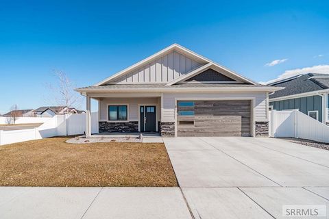 Photo of 377 Glade Loop, IDAHO FALLS, ID 83404 (MLS # 2184792)
