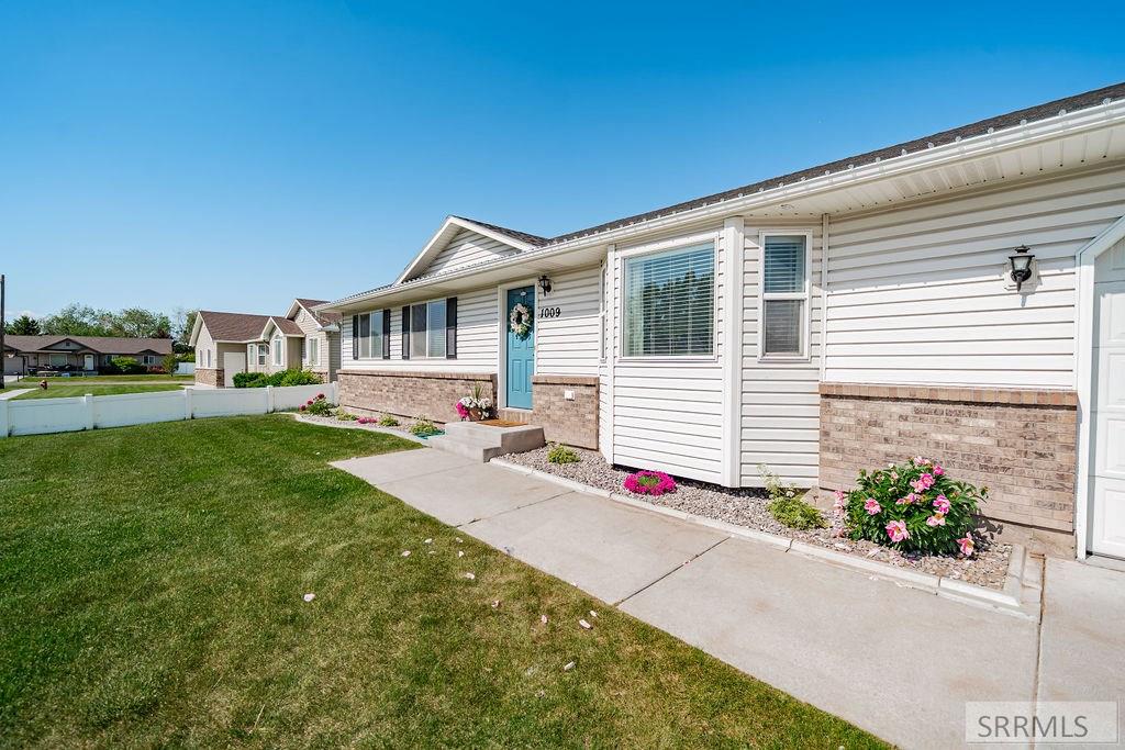 1009 Richland Drive, IDAHO FALLS, Idaho image 2