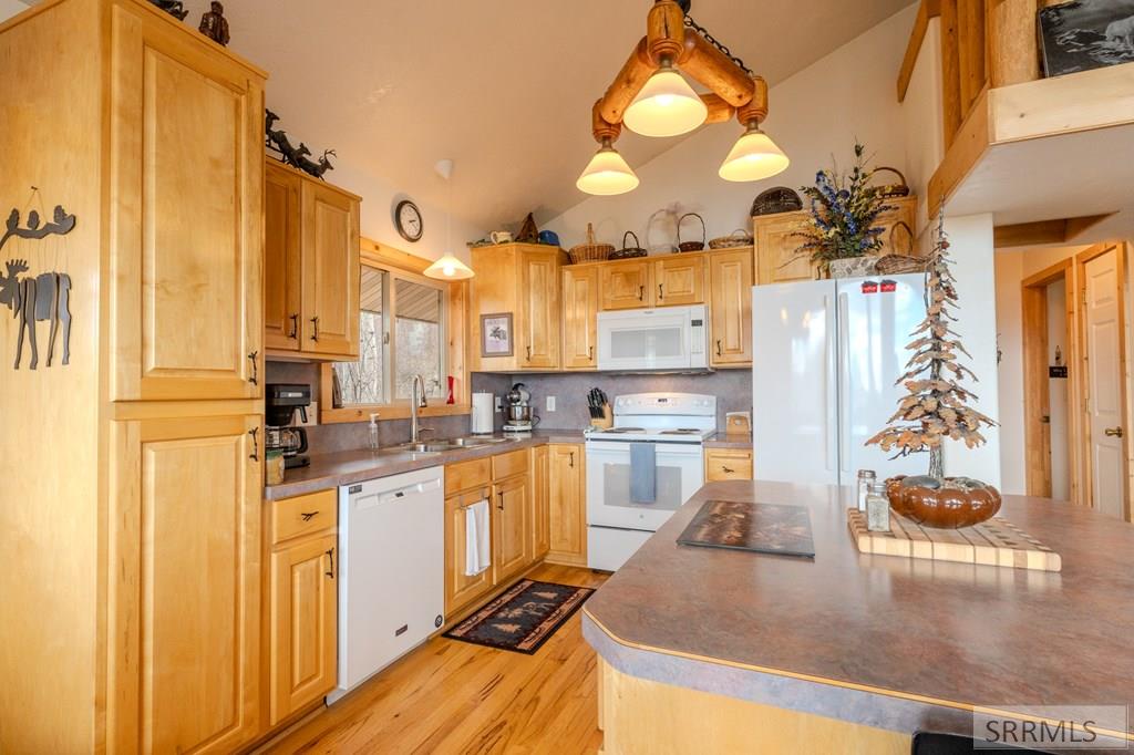 3889 Lake Breeze Drive, ISLAND PARK, Idaho image 13