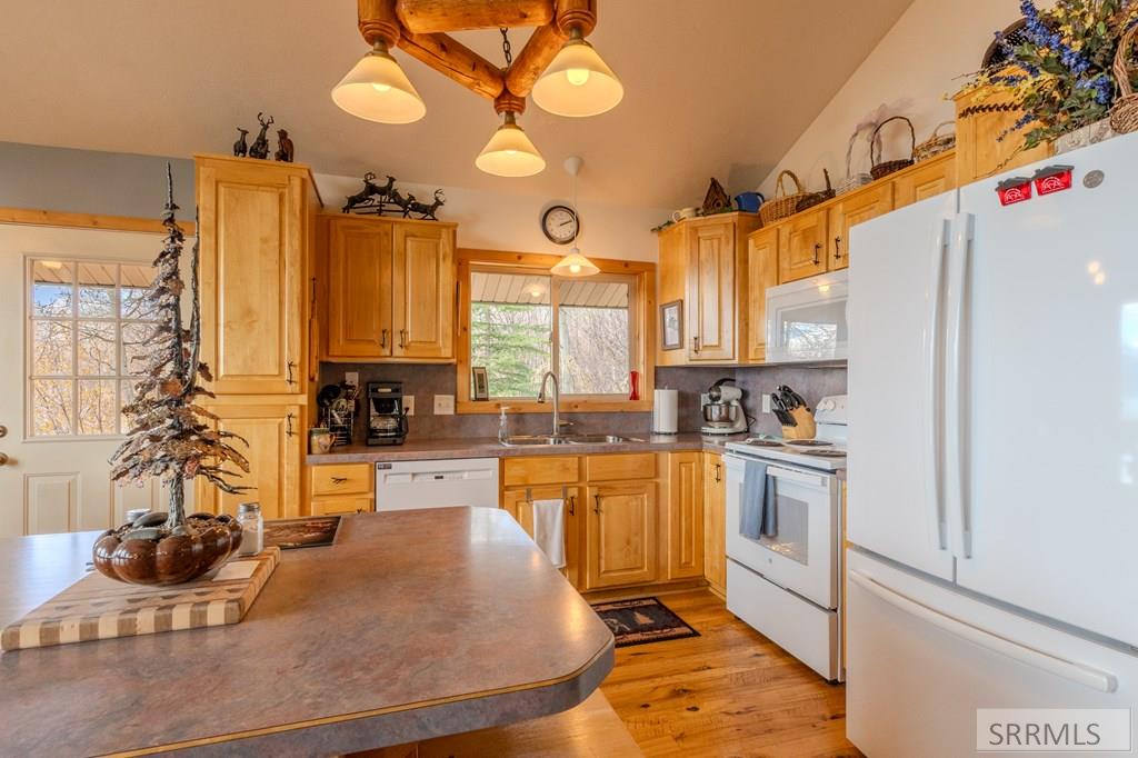 3889 Lake Breeze Drive, ISLAND PARK, Idaho image 4