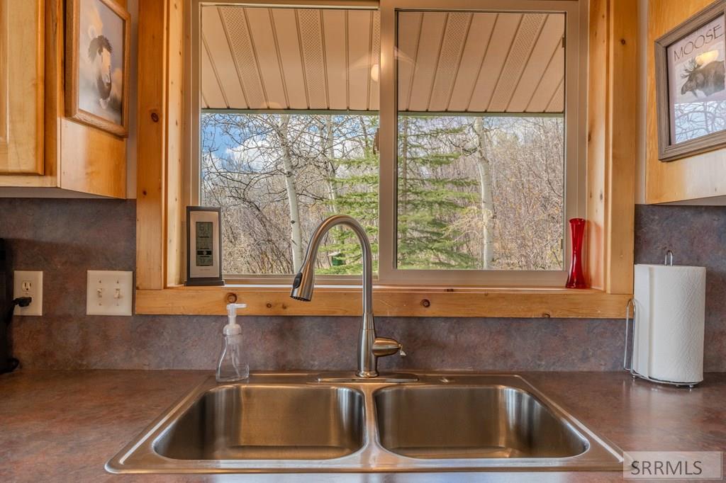 3889 Lake Breeze Drive, ISLAND PARK, Idaho image 14