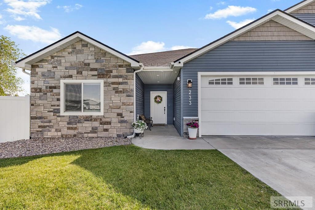 233 Park View Loop