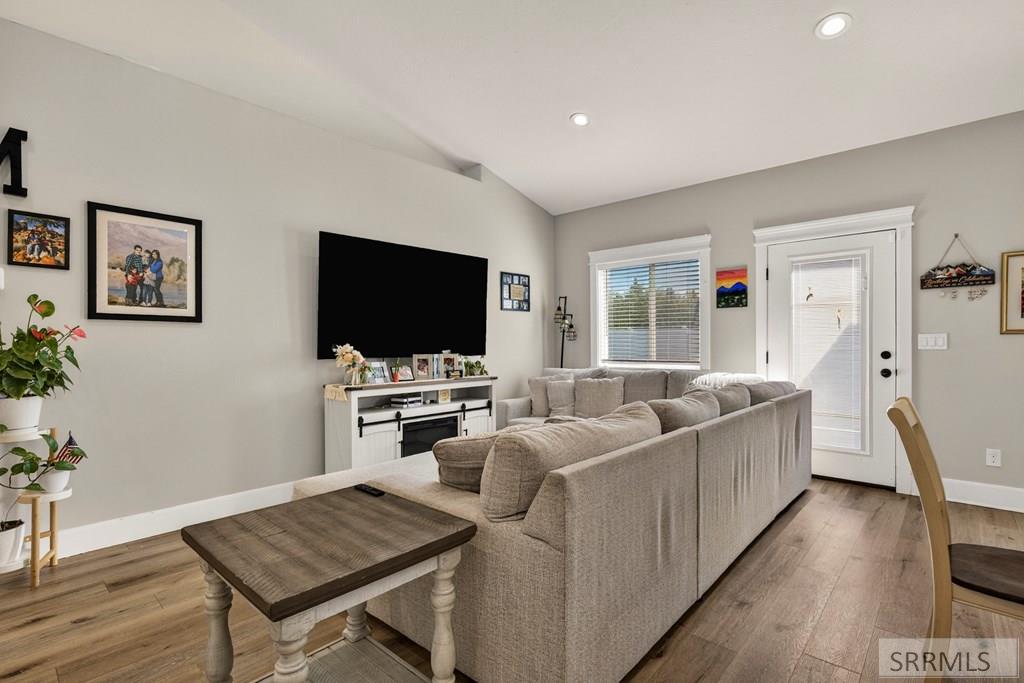 233 Park View Loop
