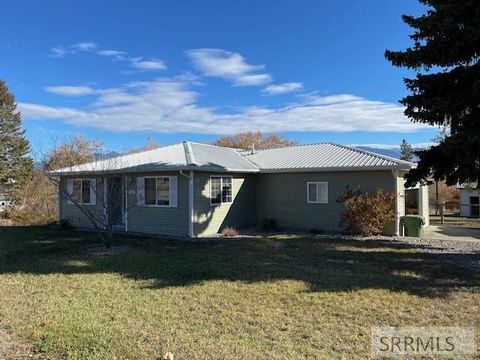 Photo of 117 Lafayette Avenue, SALMON, ID 83467 (MLS # 2180506)