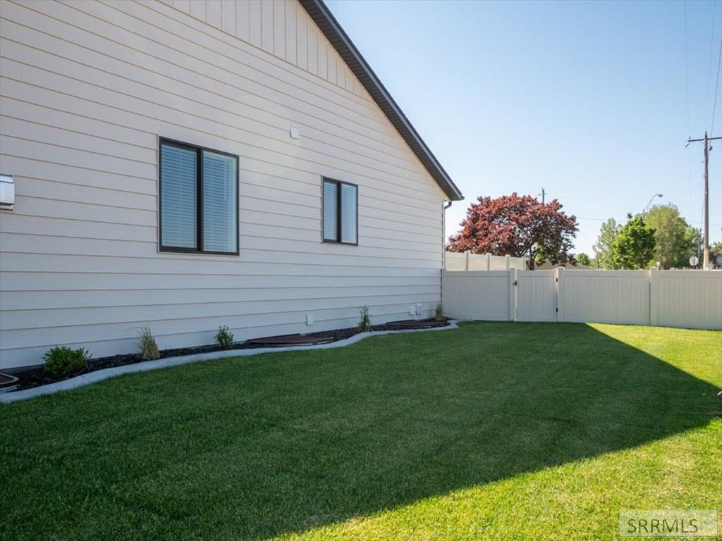 318 Lakeview Blvd, AMERICAN FALLS, Idaho image 28