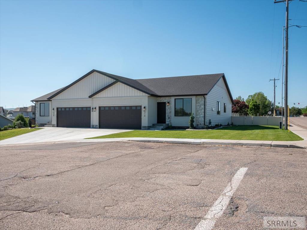 318 Lakeview Blvd, AMERICAN FALLS, Idaho image 1