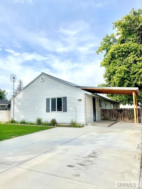Photo of 575 Winston Avenue, IDAHO FALLS, ID 83401 (MLS # 2179467) Photo of 575 Winston Avenue, IDAHO FALLS, ID 83401 (MLS # 2179467)