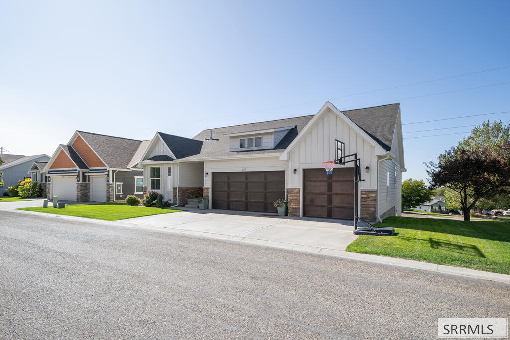 3112 Chartwell Gardens