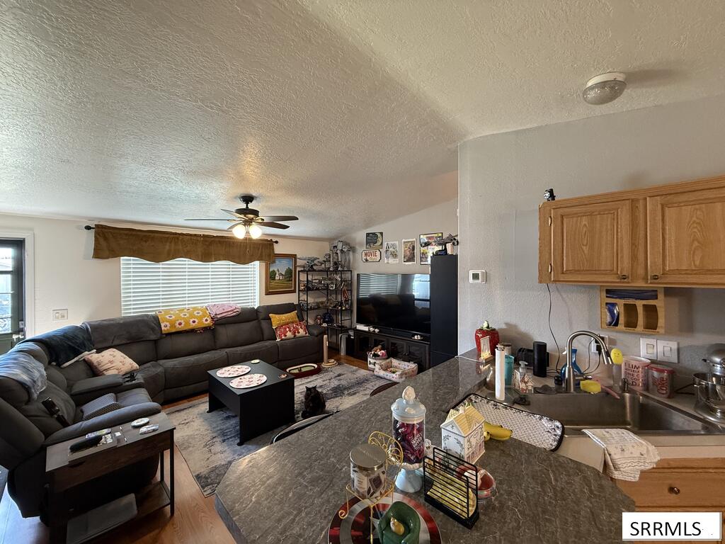 4349 Wagonwheel Cir