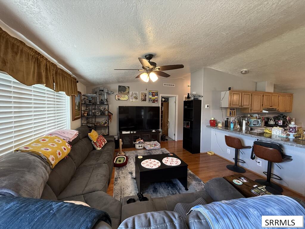 4349 Wagonwheel Cir