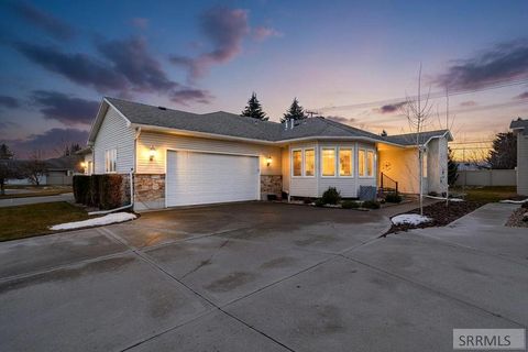Photo of 484 Hickory Circle, IDAHO FALLS, ID 83404 (MLS # 2182024)