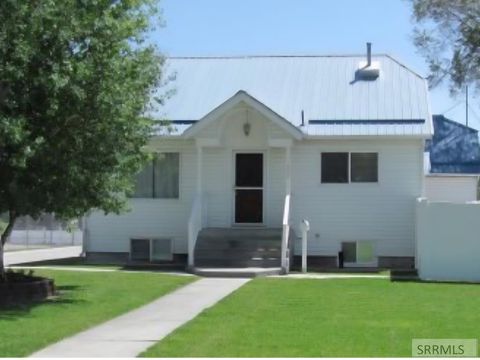 Photo of 830 Cleveland Street, IDAHO FALLS, ID 83401 (MLS # 2181001)