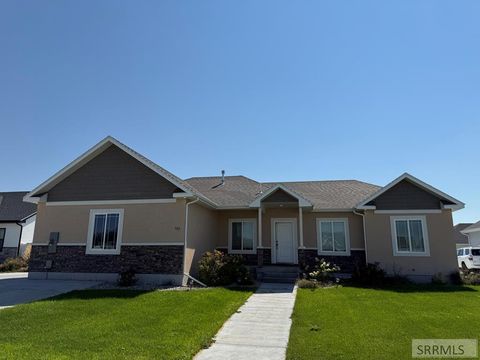 Photo of 705 Wilshire Place, IDAHO FALLS, ID 83402 (MLS # 2179318)