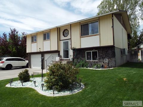 Photo of 847 Chantilly Lane, IDAHO FALLS, ID 83402 (MLS # 2186125)