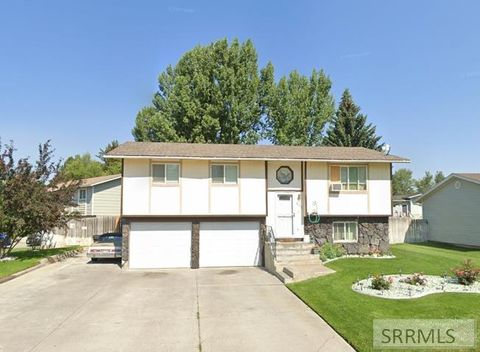 Photo of 847 Chantilly Lane, IDAHO FALLS, ID 83402 (MLS # 2186125)