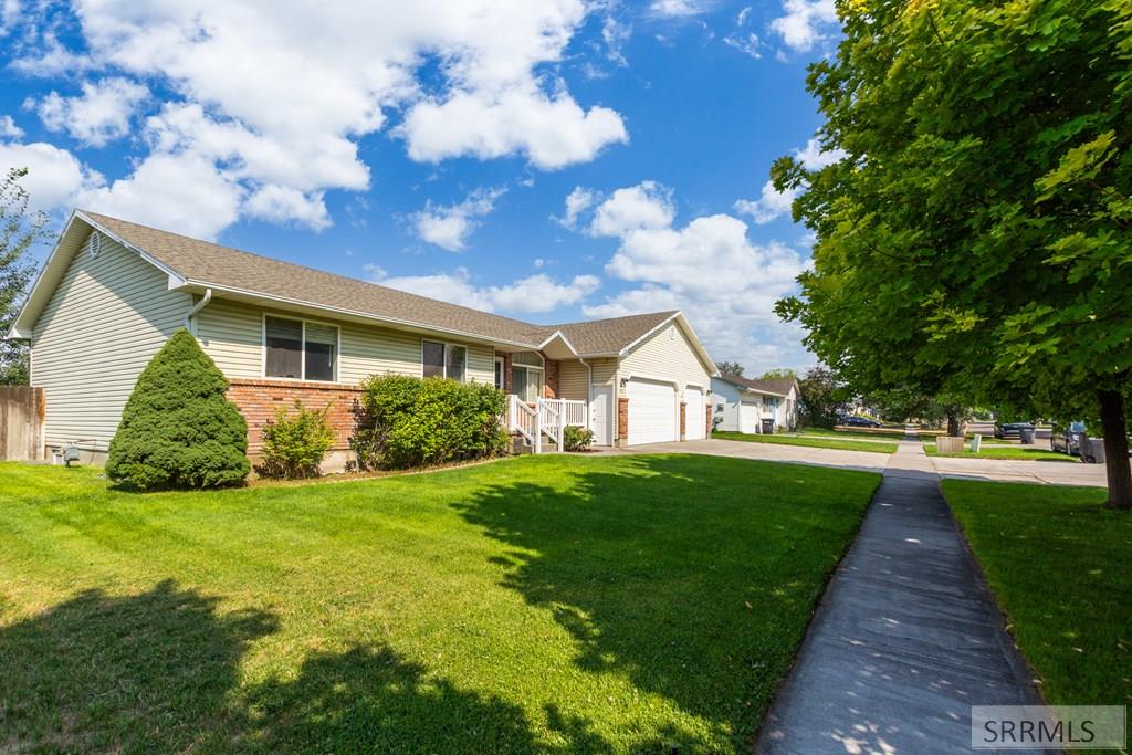 3050 Carolyn Lane