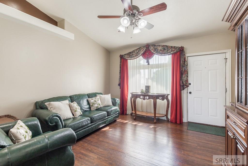 3050 Carolyn Lane