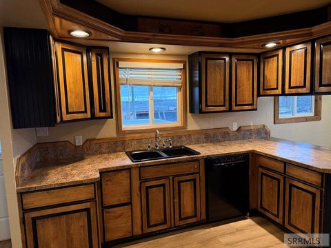 Photo of 2932 S Arthur Street, AMERICAN FALLS, ID 83211 (MLS # 2181184)