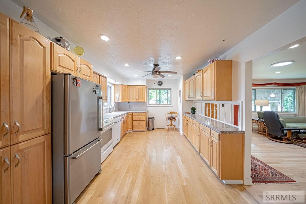 990 Hillview Drive, BLACKFOOT, Idaho image 13