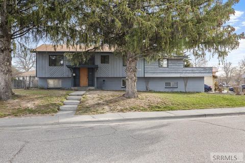 Photo of 1646 Westwood Street, IDAHO FALLS, ID 83402 (MLS # 2185021)