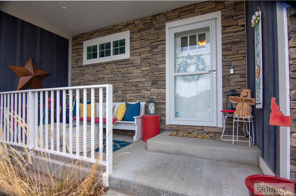 1080 RED ROBIN AVENUE