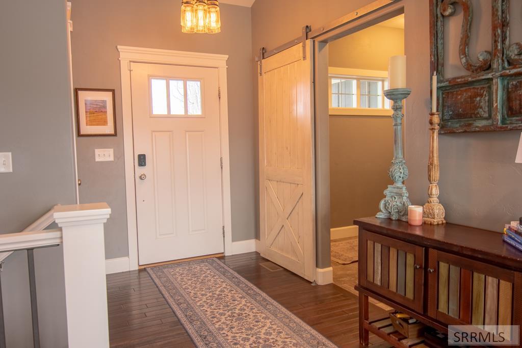 1080 RED ROBIN AVENUE