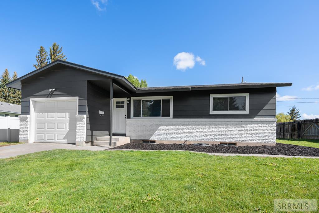 2016 Sierra Drive, IDAHO FALLS, Idaho image 1